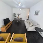 Deluxe Apartment By Bguest